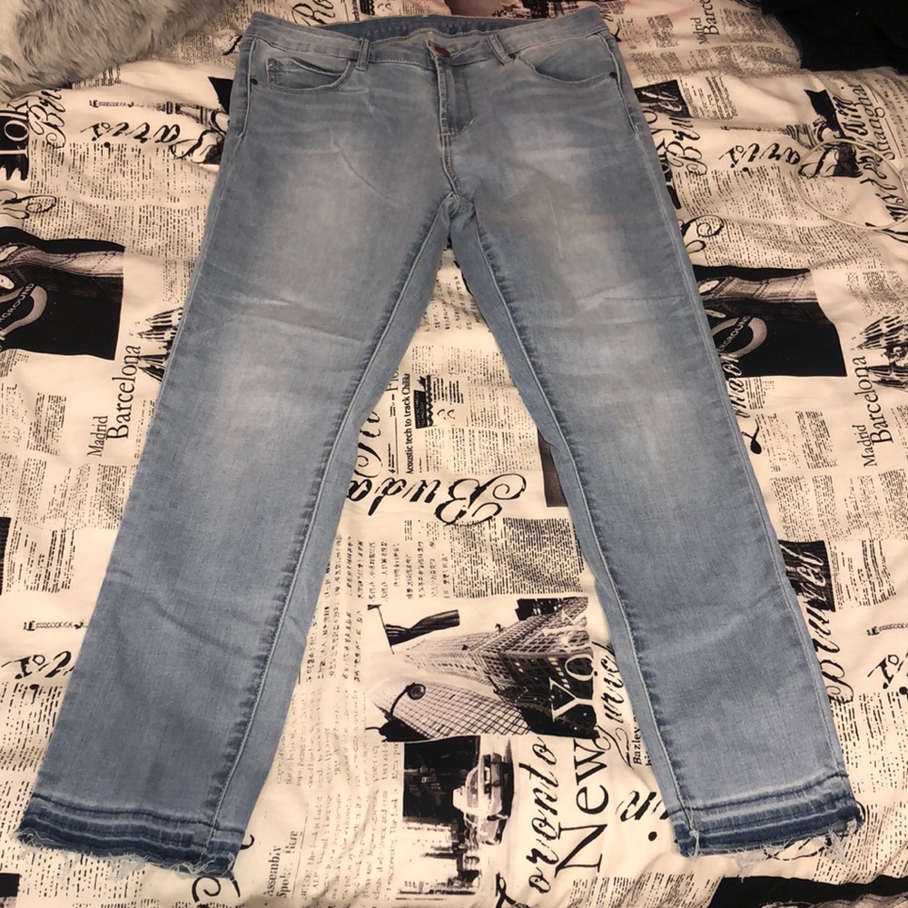 Light wash jeans 👖